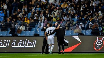 Lucas Vázquez se retira lesionado en la semifinal de la Supercopa contra el Valencia en el King Fahd Stadium.