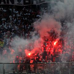 La desafiante señal de un grupo de hinchas de Colo Colo en Macul
