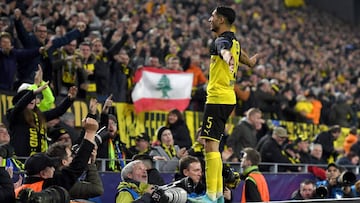 DORTMUND, GERMANY - NOVEMBER 05: Achraf Hakimi of Borussia Dortmund celebrates after scoring his team's third goal during the UEFA Champions League group F match between Borussia Dortmund and Inter at Signal Iduna Park on November 05, 2019 in Dortmun
