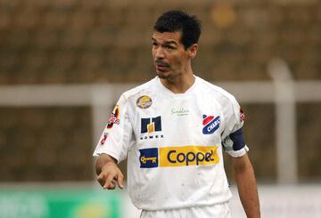 Para el Apertura 2004, Borgetti cambió de aires y llegó a Dorados de Sinaloa. El delantero solamente militó un semestre en esta institución, pero no mostró el mismo olfato goleador. El ariete después jugó con Pachuca, Bolton, Al Ittihad, Cruz Azul, Monterrey, Chivas, Pueblas, Monarcas y León.
