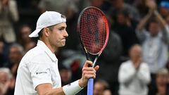 (FILES) US player John Isner celebrates beating Britain's Andy Murray during their men's singles tennis match on the third day of the 2022 Wimbledon Championships at The All England Tennis Club in Wimbledon, southwest London, on June 29, 2022. Big-serving American John Isner, preparing for his 17th US Open start, said August 23, 2023 in a social media post that he will retire from professional tennis after the final  Grand Slam of the year. (Photo by SEBASTIEN BOZON / AFP) / RESTRICTED TO EDITORIAL USE