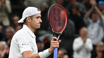 (FILES) US player John Isner celebrates beating Britain's Andy Murray during their men's singles tennis match on the third day of the 2022 Wimbledon Championships at The All England Tennis Club in Wimbledon, southwest London, on June 29, 2022. Big-serving American John Isner, preparing for his 17th US Open start, said August 23, 2023 in a social media post that he will retire from professional tennis after the final  Grand Slam of the year. (Photo by SEBASTIEN BOZON / AFP) / RESTRICTED TO EDITORIAL USE