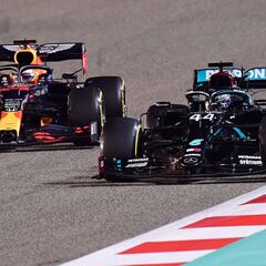 Del susto al paseo de Hamilton con gran remontada de Sainz