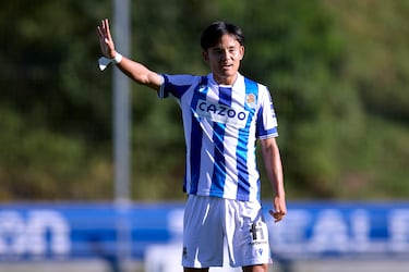 'Messi japonês'. Apenas 15 anos de idade foi comparado às estrelas da Argentina e é a estrela no Japão. O Real Medrid bem para muitas equipes, como Barcelona ou PSG, se registrar. Em 2022-23-23, os clubes brancos, depois de várias tarefas, foram vendidos por mais de seis milhões de euros até agora. 