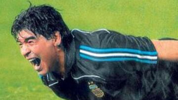 <b>EUFORIA DESATADA. </b>El gol de Parlemo desató la euforia de un Diego Armando Maradona que liberó toda la adrenalina que llevaba dentro en la celebración del tanto.