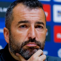 Diego Martínez ironiza sobre la baja de Benzema y evoca a Lewandowski