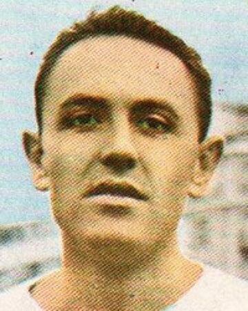En la temporada 1954/55 estuvo defendiendo la camiseta del Atlético de Madrid y tras pasar por el CD Málaga y Murcia fichó por el Valencia donde estuvo cuatro temporadas (1958/59-1961/62).
