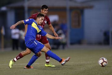 Con solo dos partidos en el primer equipo, el defensa tuvo que salir en busca de otras opciones: jugó en Antofagasta, Barnechea y Rangers. Hoy es futbolista de Palestino con Ivo Basay.