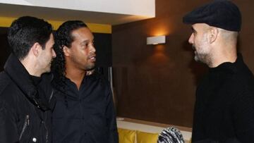 El reencuentro de viejos 'amigos': Pep y Ronaldinho en París