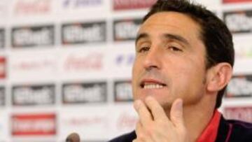 <b>PREOCUPADO. </b>Jiménez se queda sin soluciones.