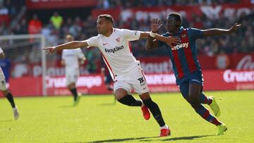 Gabi Mercado en una acción del duelo de ayer ante el Levante.