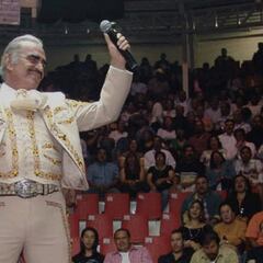 “No pudo venir”: El error del presentador del Grammy de Vicente Fernández