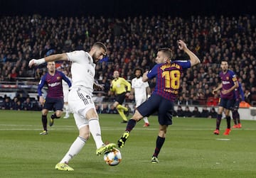 Pase de Benzema a Lucas Vázquez que anota el gol 0-1 
