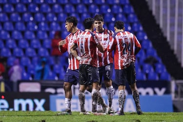 Chivas viaja con novedades al Clásico frente al América