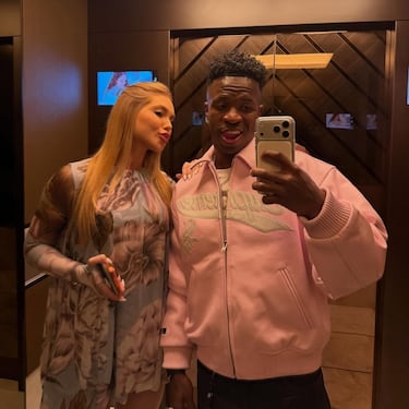 La ciudad es conocida por su lujoso comercio, la arquitectura ultramoderna y su vida nocturna animada.