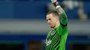 Soccer Football - Premier League - Everton v Leeds United - Goodison Park, Liverpool, Britain - February 18, 2023 Everton's Jordan Pickford celebrates after the match REUTERS/Phil Noble EDITORIAL USE ONLY. No use with unauthorized audio, video, data, fixture lists, club/league logos or 'live' services. Online in-match use limited to 75 images, no video emulation. No use in betting, games or single club /league/player publications.  Please contact your account representative for further details.