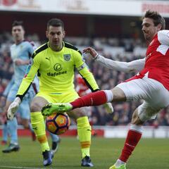 Un penalti de Alexis Sánchez 'a lo Panenka' decide en el 98'