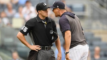 NEW YORK, NEW YORK - JULY 18: Manager Aaron Boone #17 of the New York Yankees argues with home plate umpire Brennan Miller #55 during the second inning of game one of a doubleheader against the Tampa Bay Rays at Yankee Stadium on July 18, 2019 in the Bronx borough of New York City.   Sarah Stier/Getty Images/AFP
 == FOR NEWSPAPERS, INTERNET, TELCOS &amp; TELEVISION USE ONLY ==