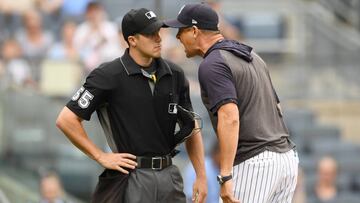 NEW YORK, NEW YORK - JULY 18: Manager Aaron Boone #17 of the New York Yankees argues with home plate umpire Brennan Miller #55 during the second inning of game one of a doubleheader against the Tampa Bay Rays at Yankee Stadium on July 18, 2019 in the Bronx borough of New York City. Sarah Stier/Getty Images/AFP
== FOR NEWSPAPERS, INTERNET, TELCOS & TELEVISION USE ONLY ==