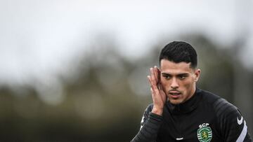 El defensa espa?ol del Sporting Pedro Porro hace un gesto durante una sesi¨®n de entrenamiento en el campo de entrenamiento de la Academia Cristiano Ronaldo en Alcochete, cerca de Lisboa, el 2 de noviembre de 2021, en la v¨ªspera de su partido de f¨²tbol de