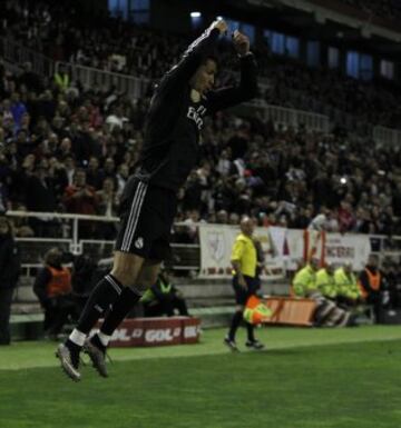 0-1. Cristiano Ronaldo celebró el primer tanto del encuentro y su gol 300 con el conjunto blanco.