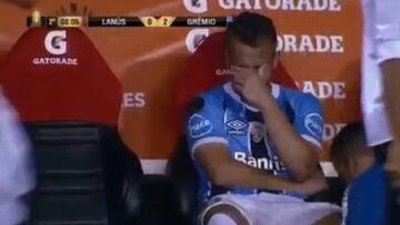 Arthur, pretendido por el Barça, lloró tras romperse en la final
