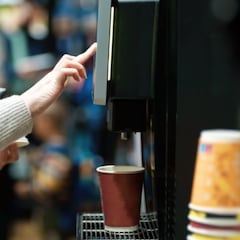 Lo que ha visto en una máquina de café hará que se te quiten las ganas de uno