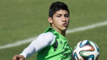 Alan Pulido durante un entrenamiento con el Tricolor en Brasil 2014, evento en el que no tuvo minutos en la cancha.