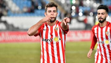 El Espanyol sigue a Luis Rioja, extremo izquierda del Almería