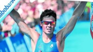 <b>CAMPEÓN. </b>Noya muestra su alegría ayer en Holten (Holanda).