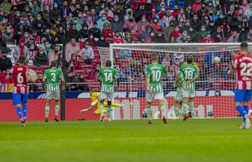 Carrasco marca el 1-0 para el Atleti.