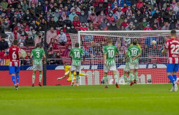 Carrasco marca el 1-0 para el Atleti. 