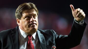 Action photo during the match Tijuana vs Atlas at Caliente Stadium, Apertura 2016 MX League. -- Foto de accion durante el Partido Tijuana vs Atlas en el Estadio Caliente, Partido Correspondiente a la Jornada 12 del Torneo Apertura 2016 Liga BBVA Bancomer MX, en la foto: Miguel Herrera DT de Tijuana
---30/09/2016/MEXSPORT/ Emiliano.
