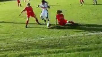 Oh my word! Gladbach ace dinks past 2 rivals with double routlette