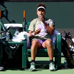 Why did Naomi Osaka choose to change coaches?