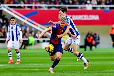 Jugada de la falta de Aritz Gabilondo a Dani Olmo. 