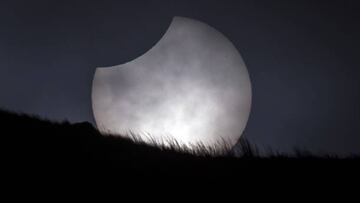 This morning, the 25th of October, the Moon will pass over part of the Sun, resulting in the last partial solar eclipse of 2022.