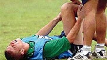 <b>ESTIRAMIENTOS ISOMÉTRICOS PARA LOS ISQUIOTIBIALES
DE JOAQUIN</b>. Estiramientos isométricos como los del gráfico son el plan de Joaquín.