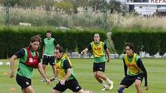 <b>CONCIENCIADOS. </b>El Racing entendió ayer por boca de su entrenador cuál es la única formula para sumar en el Camp Nou.