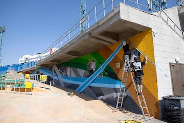 Puesta a punto del Estadio Central del FC Kairat Almaty.