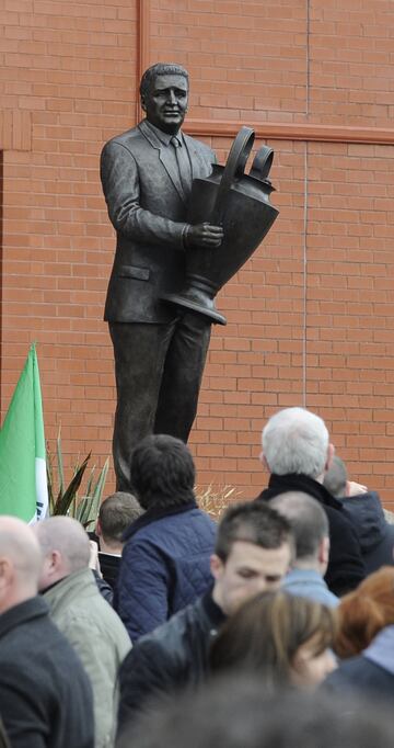 Dunfermline Athletic: 1 Copa de Escocia Celtic de Glasgow: 10 Ligas, 8 Copas, 6 Copas de la Liga, 1 Copa de Europa