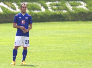 Sí bien nunca triunfó en Cruz Azul, su paso por San Lorenzo y su reciente llamado con la selección de Argentina, ha provocado que algunos aficionados lo pidan de regreso.