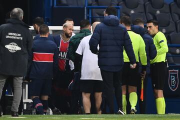 Pierre Webó acusó en directo al cuarto árbitro por supuesto racismo y los jugadores de ambos equipos abandonaron el terreno de juego en señal de protesta.