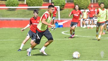 El 'Molinón de Plata' alegra la tensa semana de Uros Djurdjevic