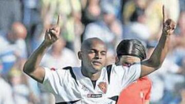 <b>VUELVE EL DOBLE DEDO. </b>Ewerthon, en su celebración característica, tras el 1-0.