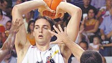 <b>IGUALADOS. </b>Ante Ramos (2,20 metros) y Santiago (2,16) Gasol no podrá mirar por encima del hombro.