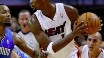 VENGANZA. Los 'Beach Boys' ridiculizaron a Superman Howard.