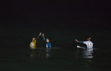 El surf también se practica de noche