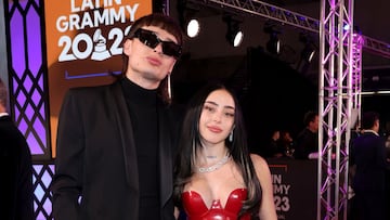 Peso Pluma y Nicki Nicole debutan como pareja en la red carpet de los Latin Grammy