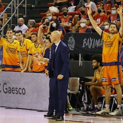 El Valencia arrolla al Manresa para lograr su primera victoria